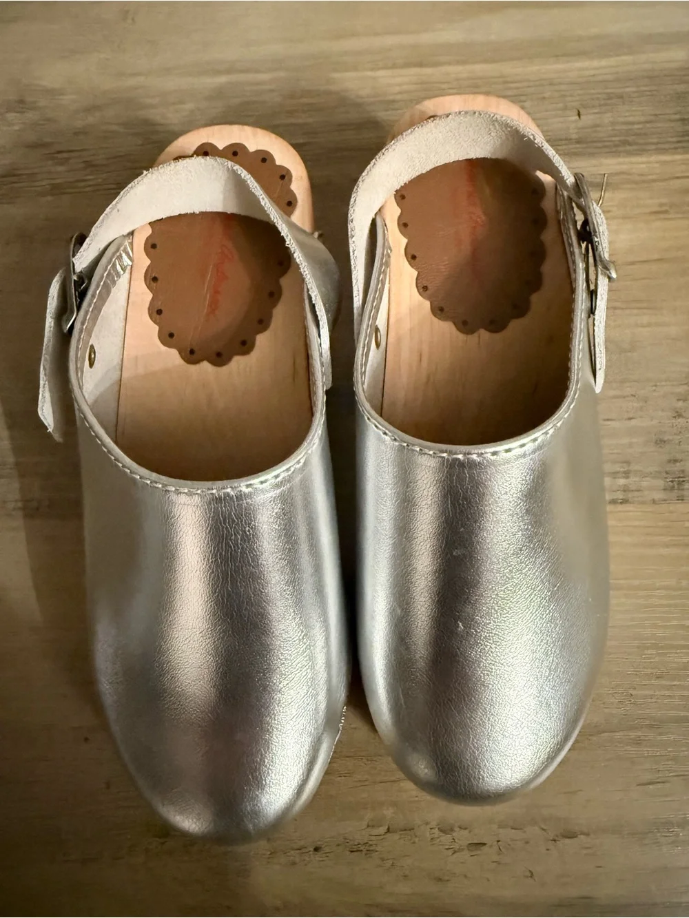Hanna Andersson hand crafted Silver Kids Leather Clog Sandals - size 30